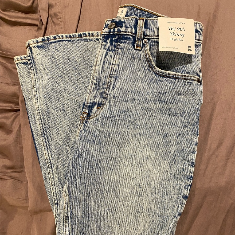 Ambercrombie & Fitch 90s High Rise Skinny Jean